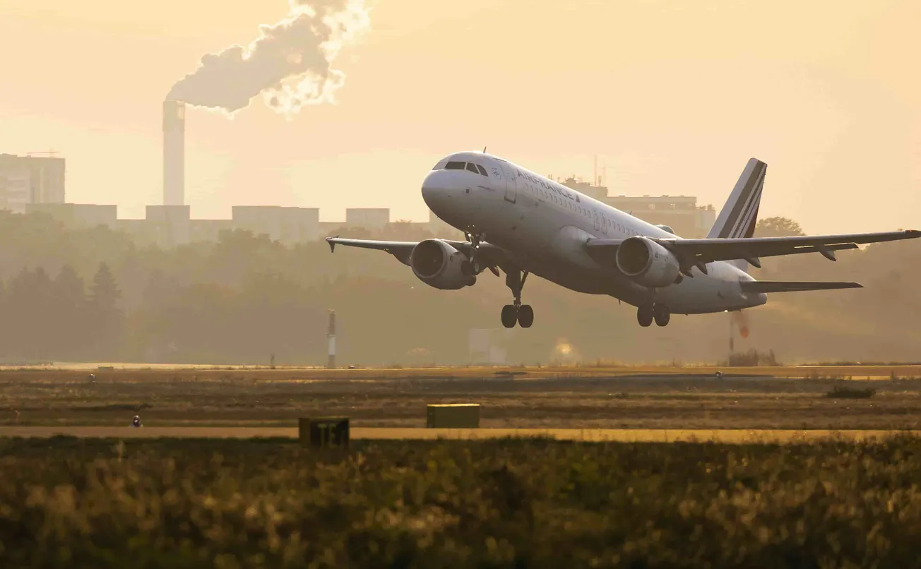 Ein Passagierflugzeug hebt ab. Credit: IMAGO/photothek