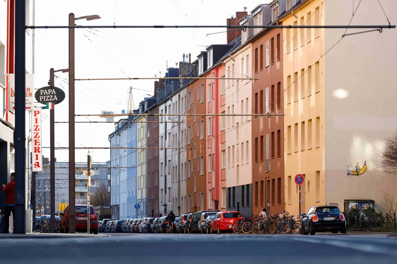 Eine Reihe von Wohnungsböcken. Credit: IMAGO/Future Image
