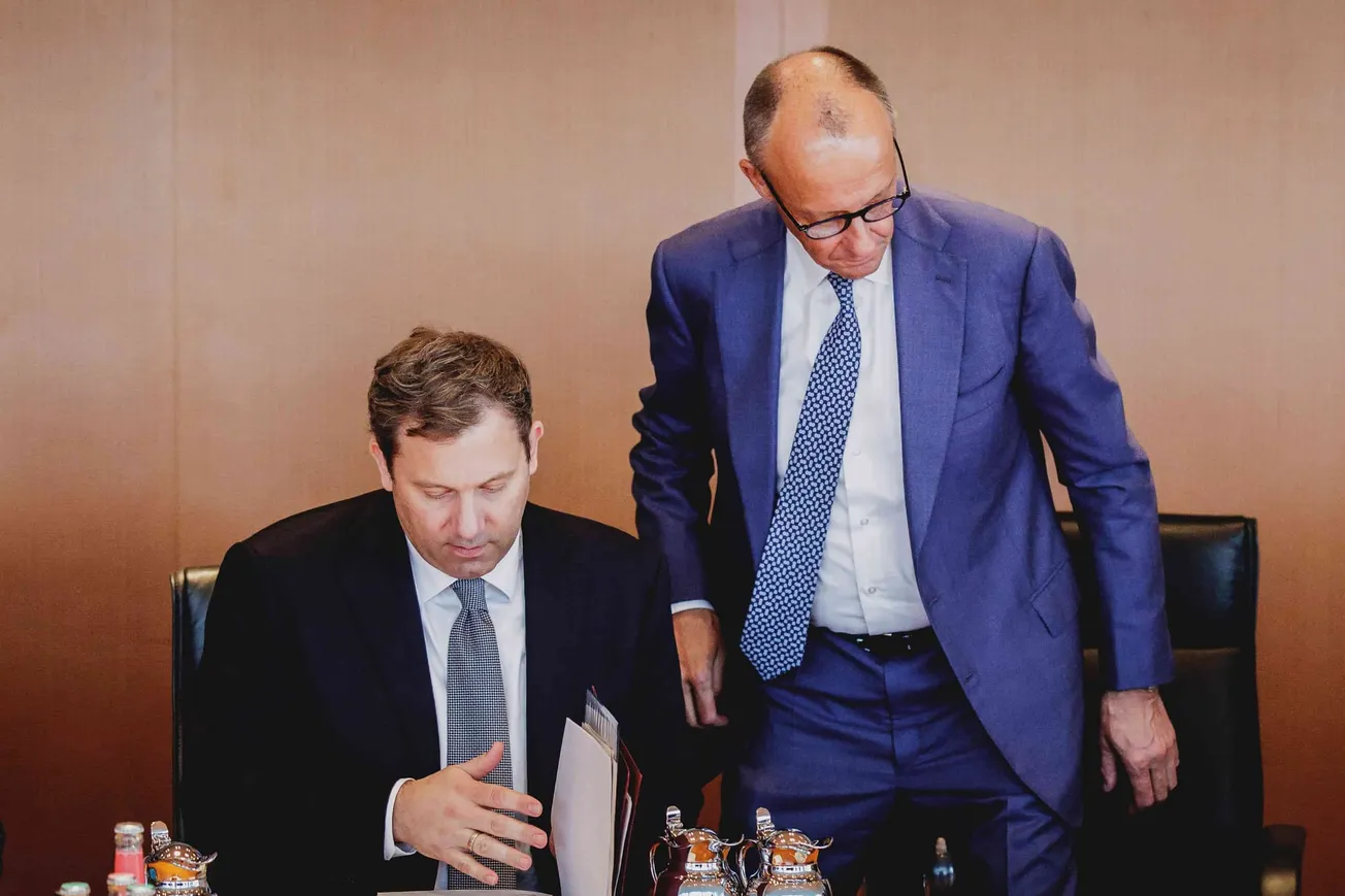 Friedrich Merz (CDU), Bundeskanzler, und Lars Klingbeil (SPD), Bundesminister der Finanzen, aufgenommen im Rahmen der Kabinettssitzung im Bundeskanzleramt. Credit: IMAGO/photothek