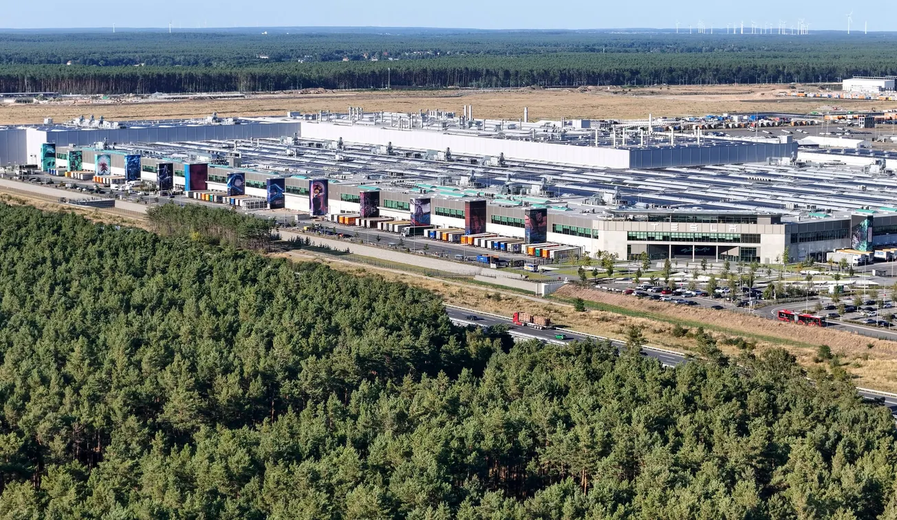 Die Tesla Gigafactory in Grünheide, Brandenburg. Credit: IMAGO/Jochen Eckel