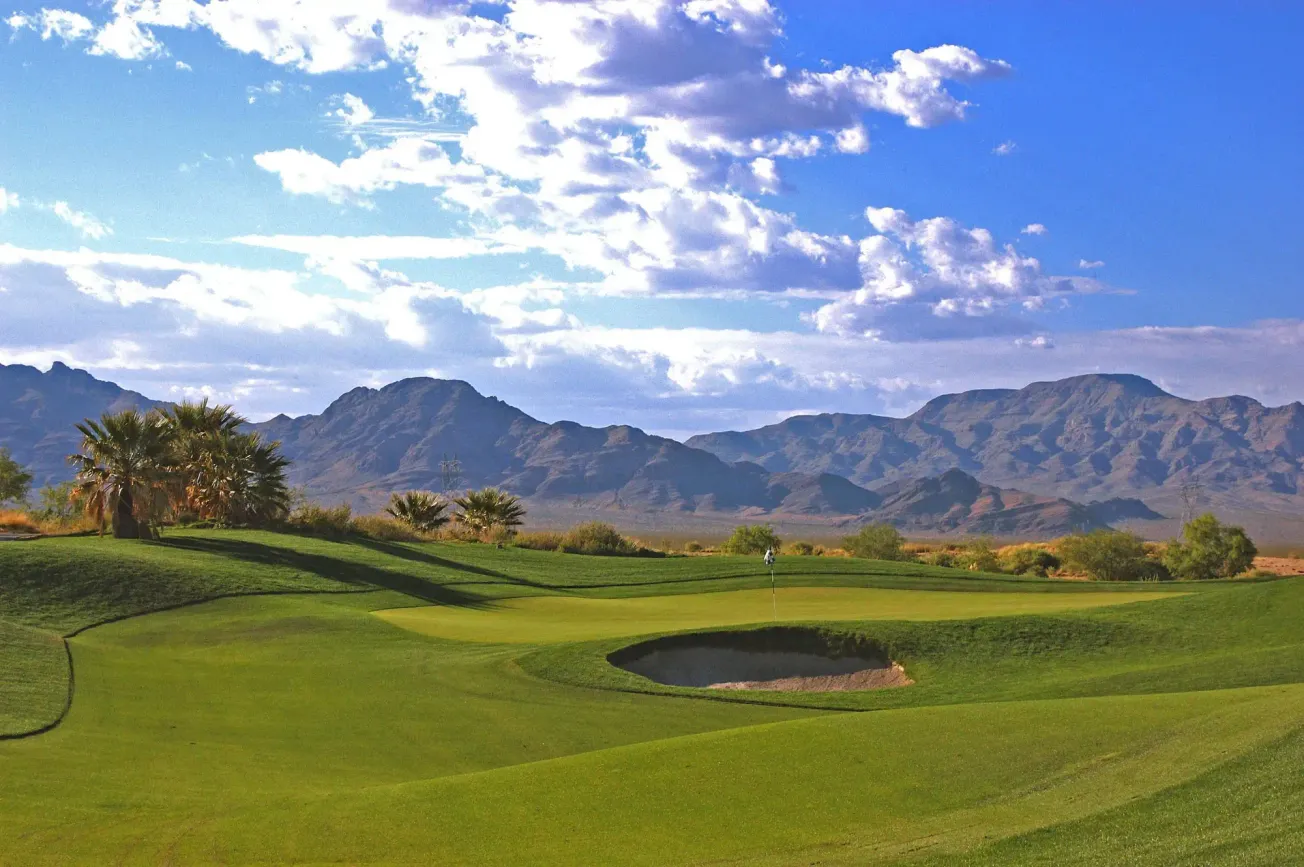 Ein Golfplatz inmitten der Wüste Nevadas. Credit: IMAGO/Icon Sportswire.
