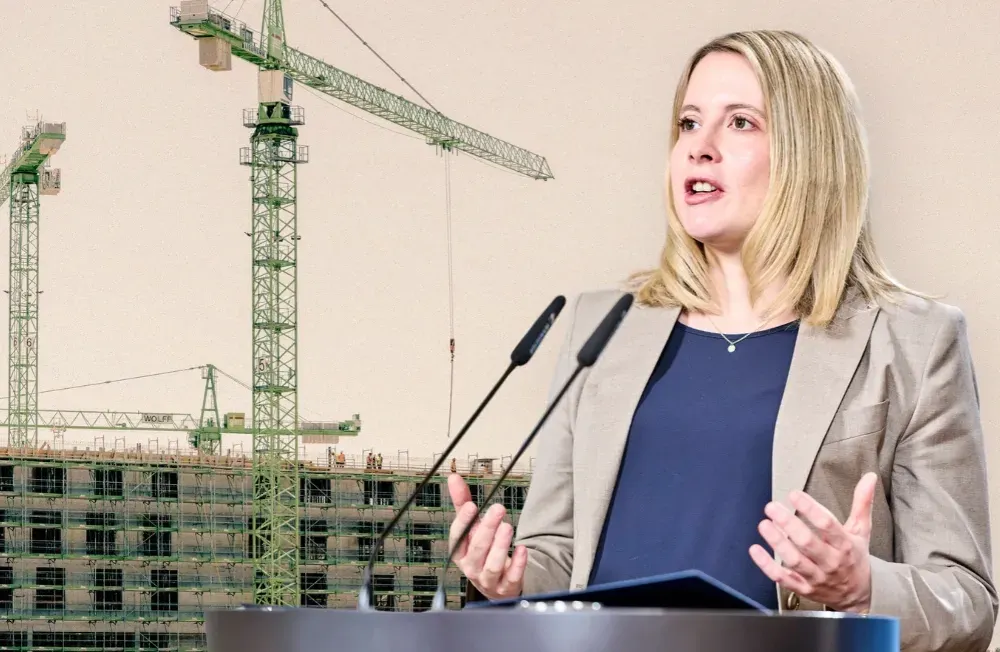 Pressestatement von Verena Hubertz (SPD) Bundesbauministerin, im Hintergrund Baustelle und Kräne. Collage: Surplus, Material: Bihlmayerfotografie, Mike Schmidt