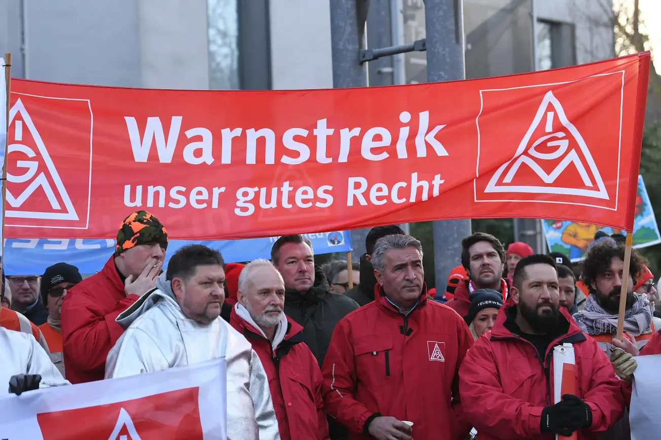 Vergangener Warnstreik der IG Metall. Credit: IMAGO/Revierfoto