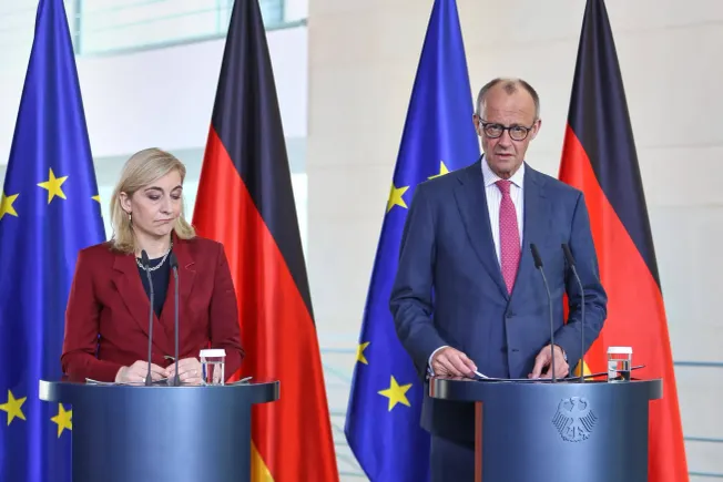 Bundesministerin für Gesundheit Nina Warken (CDU) und Bundeskanzler Friedrich Merz (CDU) haben die Gesundheitsreform der Bundesregierung vorgestellt. Credit: IMAGO/dts Nachrichtenagentur