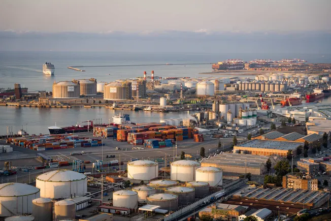 Schiffscontainer am Hafen. Credit: IMAGO/ZUMA Press Wire.