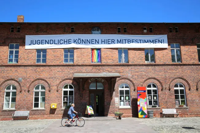 Der Demokratiebahnhof in Anklam. Credit:IMAGO/BildFunkMV