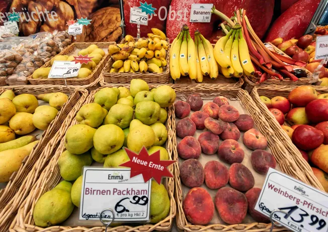 Frisches Obst und Gemüse auf dem Markt. Credit: IMAGO/Peter Widmann