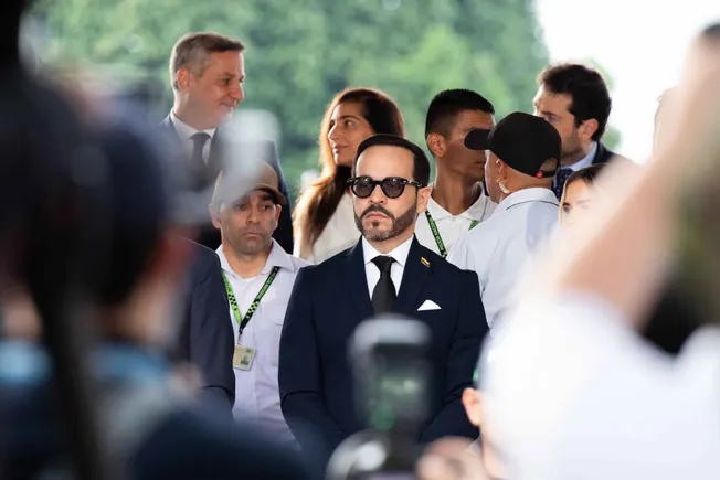 Der neue Präsident Kolumbiens, Abelardo de la Espriella bei einer Militärparade. Credit: IMAGO/StringersHub.