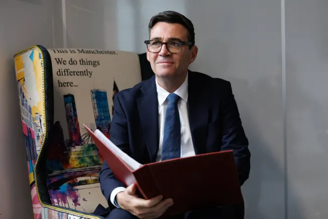 Premierminister Andy Burnham in seinem zweiten Amtssitz »No10 North« in Manchester. Credit: IMAGO/Avalon.red
