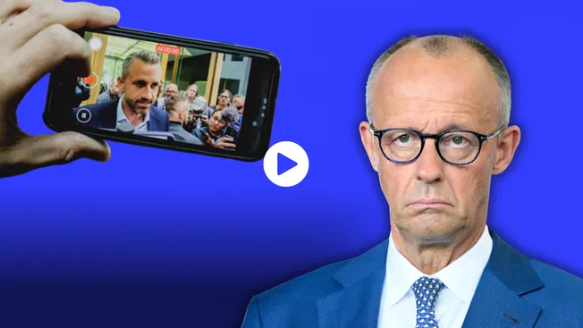 Collage mit Friedrich Merz und einer Hand, die ein Smartphone mit Livestream mit Ulrich Siegmund hält. Collage: Surplus