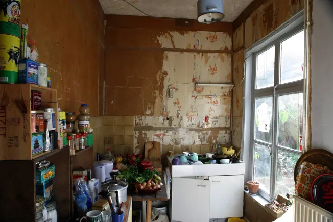 Sanierungsbedürftige Wohnung (Symbolbild). Credit: IMAGO/ecomedia/robert fishman