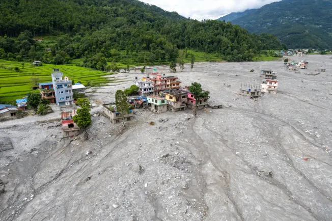 Verwüstung entlang des Trishuli-Flusses in Nepal nach verheerenden Überschwemmungen. Credit: IMAGO/Anadolu Agency