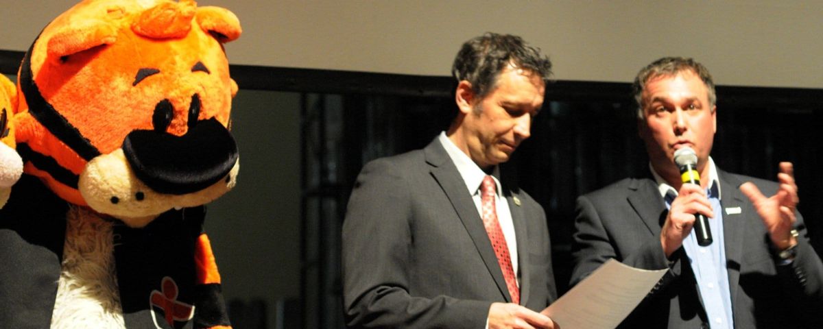 Loran Tigg, la mascotte des Laurentides, était au moins aussi déçue que les maires de Saint-Jérôme et de Mirabel de la décisi