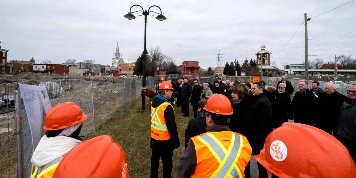 À la place du trou à gauche de cette photo, il y aura une salle de spectacle de 6 étages de haut qui pourra accueillir 875 pe