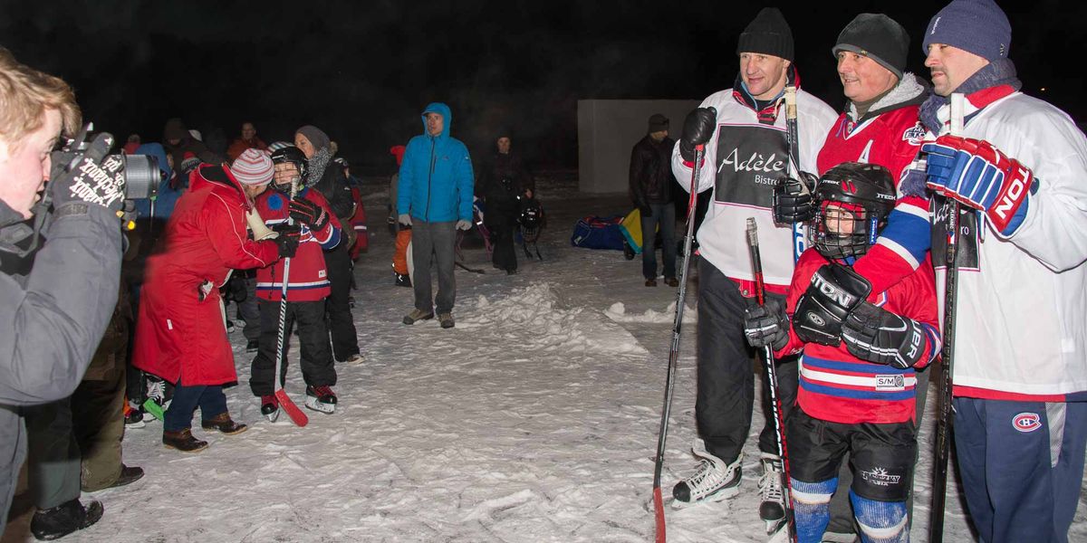 Après un match de hockey en compagnie de leurs deux idoles, les jeunes avaient droit à une photo personnelle en compagnie d'A