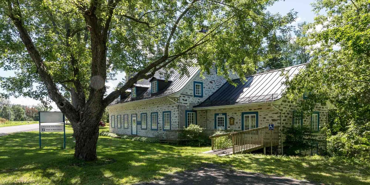 La manoir de Belle-Rivière a été construit en 1804.