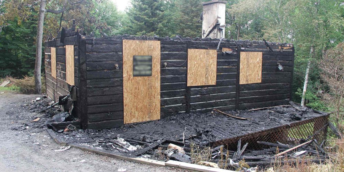 Cette maison de Saint-Sauveur a été la proie des flammes, le 6 juillet dernier. Photos Alexandre Parent-Léveillé