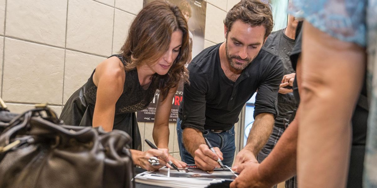 Madeleine Péloquin et Guillaume Lemay-Thivierge signent des autographes au Carrefour du Nord de Saint-Jérôme, le 28 août 2016