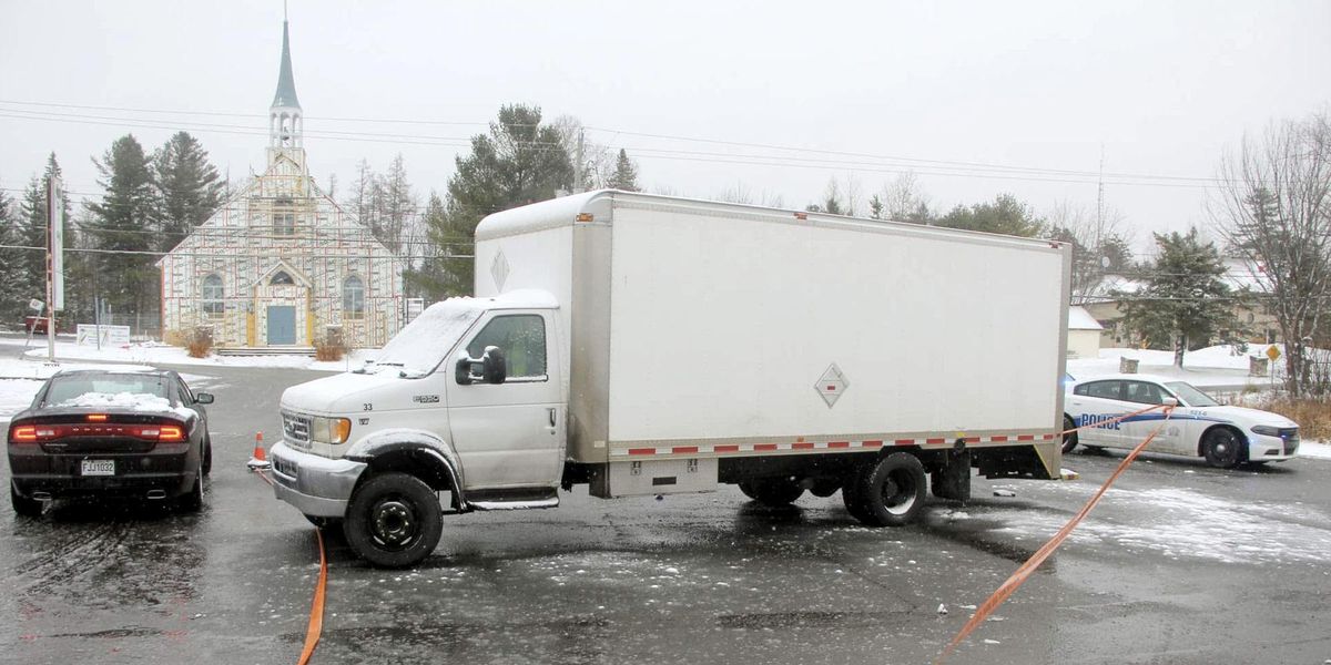 Un homme d'une trentaine d'années est mort lundi matin, à Saint-Colomban le 21 novembre 2016. Photos par Alexandre Parent-Lév