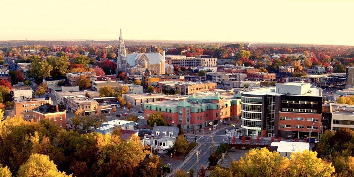 Le centre-ville de Saint-Jérôme, vu des airs, à l'automne 2016. Photo tirée d'une vidéo fournie par la Ville de Saint-Jérôme