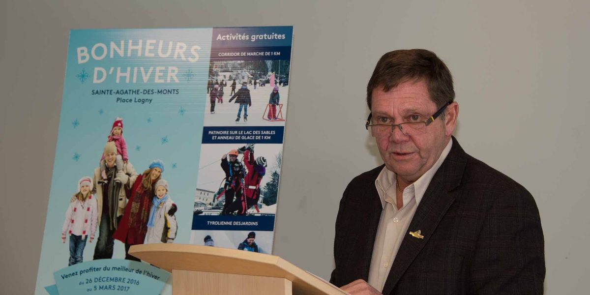 Le maire de Sainte-Agathe-des-Monts, Denis Chalifoux, alors qu'il annonçait les activités de Bonheurs d'hiver, le 9 décembre