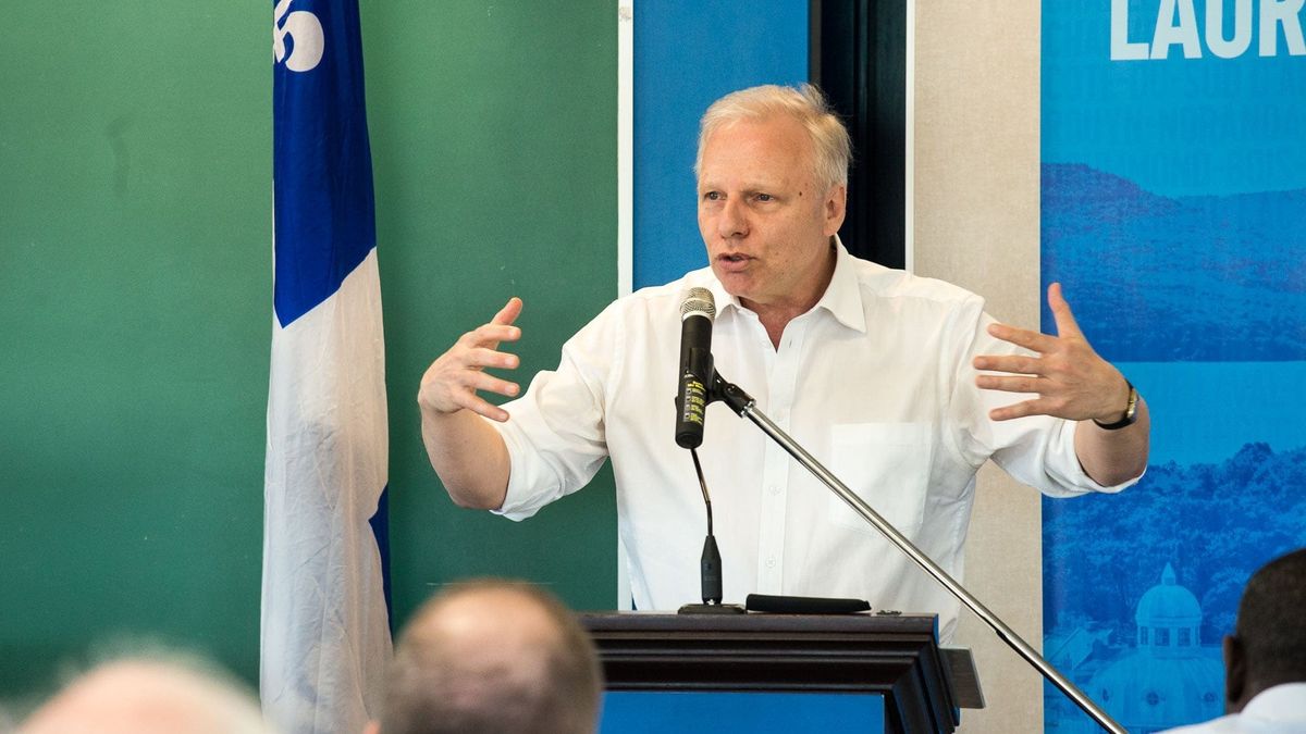 Jean-François Lisée devant les membres du Parti québécois des Laurentides, à Saint-Jérôme le 29 avril 2017.