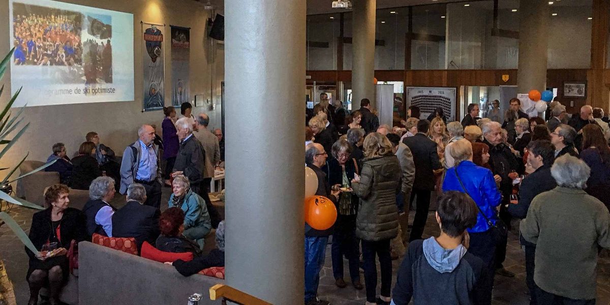 Les bénévoles impliqués à Sainte-Adèle ont participé à un cocktail avant d'assister au spectacle de François Massicotte, le 2