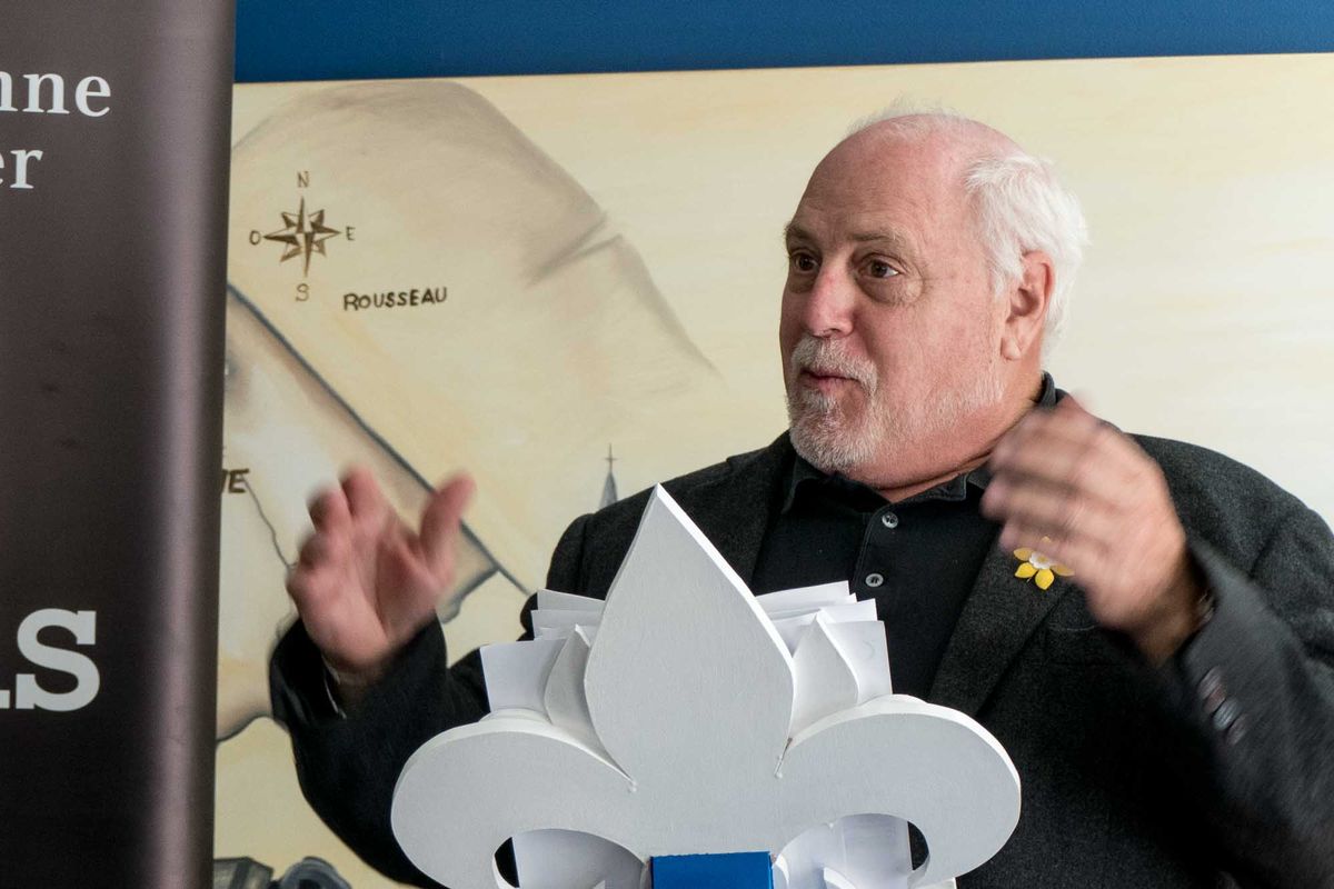 Jean Dumais est le maire de Saint-Colomban.