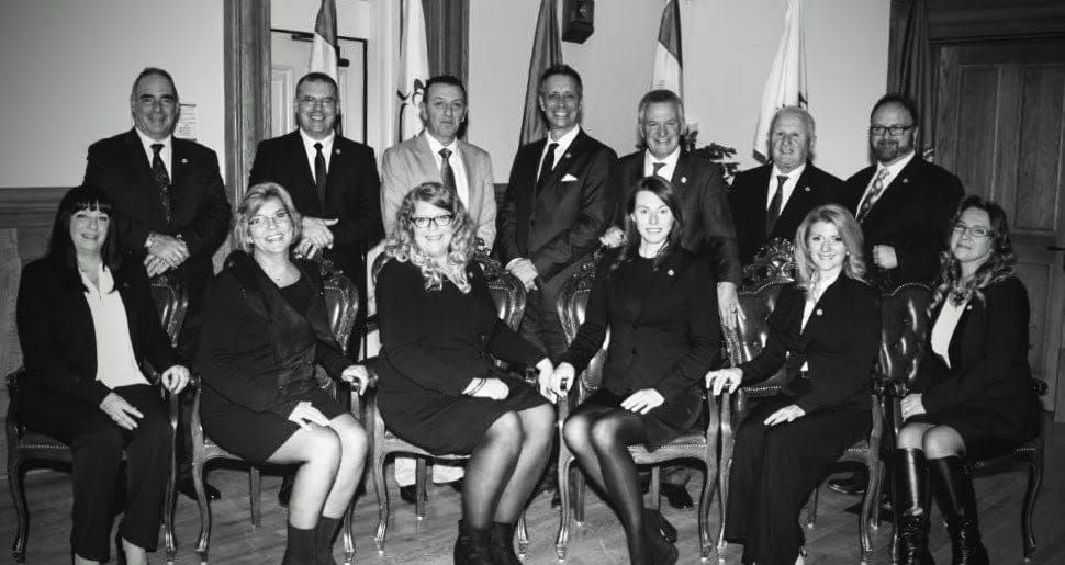 Le conseil municipal tel que présenté lors de l'assermentaition des élus après les élections municipales de novembre 2017.