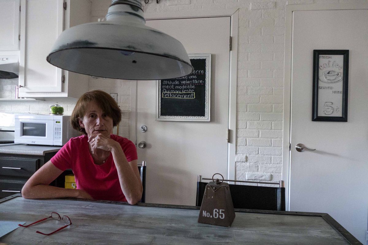 Peu de meubles qui font partie du quotidien de Martine Germain en sont à leur première utilisation. Ils ont pour la plupart c