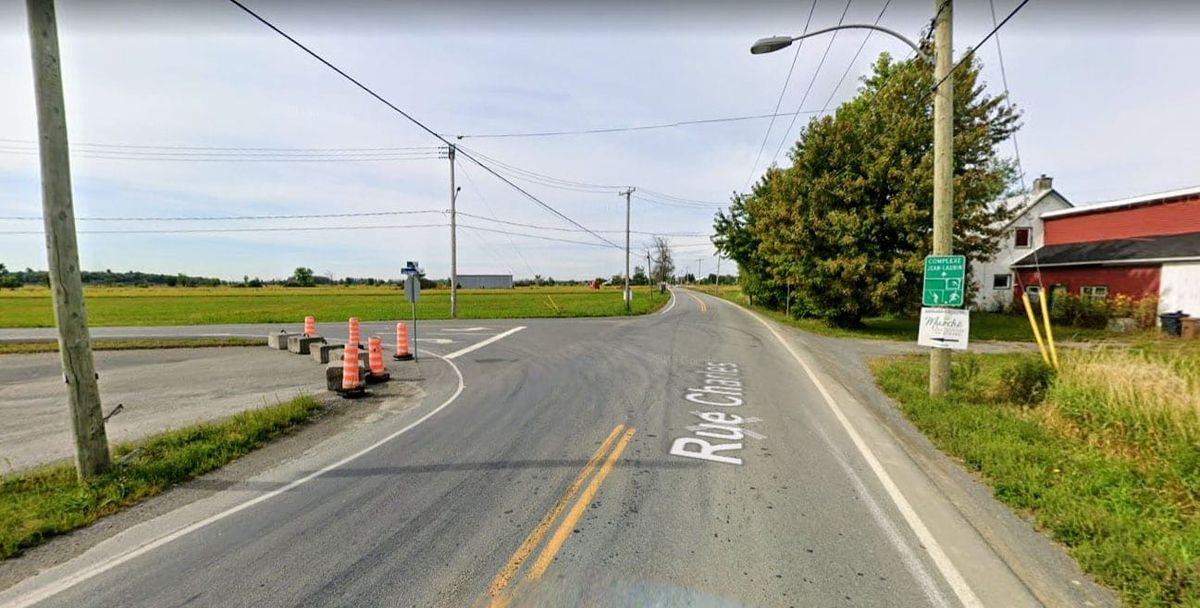 Panneau d'arrêt installé pour un jour seulement à Mirabel