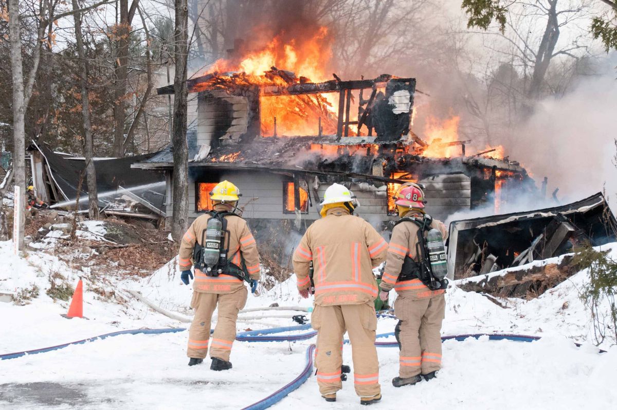 Une maison brûle sur la rue Cloutier à Bellefeuille