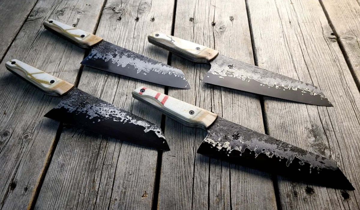 Des couteaux faits avec des skis de Mikael Kingsbury fabriqués à Saint-Jérôme