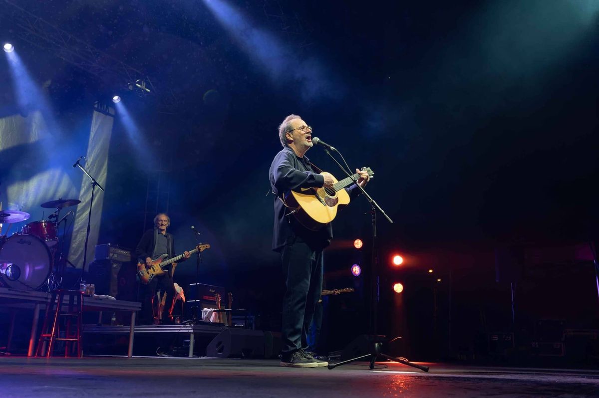 Une fête avec Paul Piché sous la pluie pour la Saint-Jean