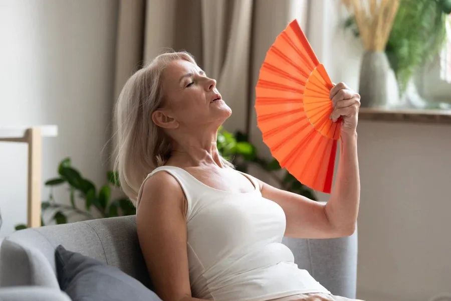 Vous en avez assez des bouffées de chaleur dues à la ménopause ?