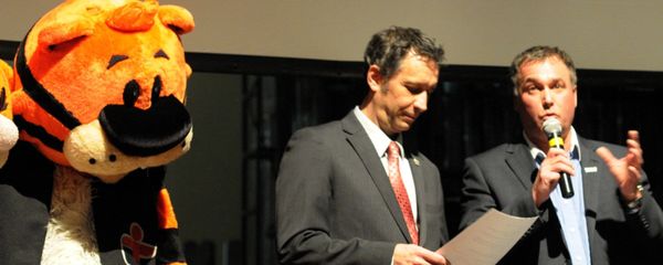 Loran Tigg, la mascotte des Laurentides, était au moins aussi déçue que les maires de Saint-Jérôme et de Mirabel de la décisi