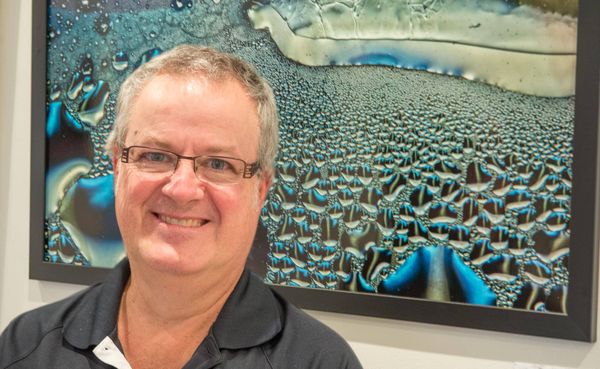 L'exposition de photos de Richard Nantais s'appelle La Goutte qui sort du cadre.