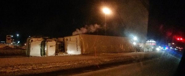 Le cabine du camion a été endommagée lors de l'accident.