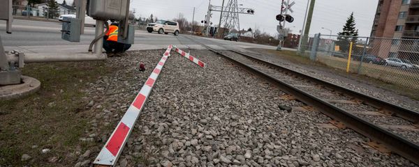 La barrière brisée a été retirée du boulevard Jean-Baptiste-Rolland, le 24 avril 2015.