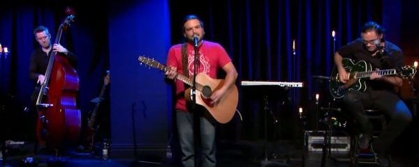 Philippe Boucher chante Chalet dans l'Nord, à MAtv.