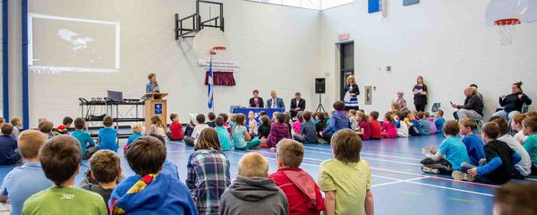 La nouvelle école primaire de Sainte-Sophie, ouverte depuis le début de l'année scolaire, a été inaugurée le 11 mai 2015.