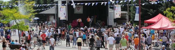 Le 24 juin, ça se passe à la Place de la Gare. Sur notre photo, la fête de l'an dernier. Photo André Bernier