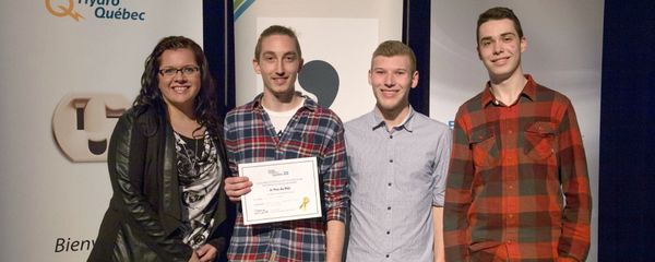 Gabriel Lalonde, Miguel Baril-Lahaie et Francis Roy ont reçu chacun 1000$ pour leur machine à lancer des balles.