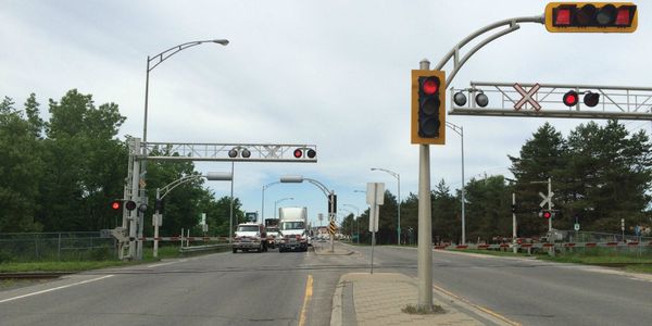 La barrière était baissée, le train ne passait pas.