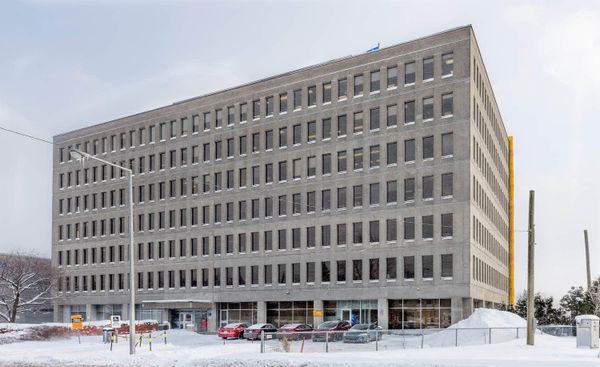 Athanase David a donné son nom à un édifice, construit sur la rue de Martigny à Saint-Jérôme dans les années 1970.
