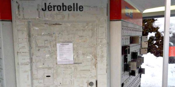 Les boîtes postales sont vidées régulièrement de leur contenu sur le boulevard Jérobelle, mais pas par leur propriétaire.