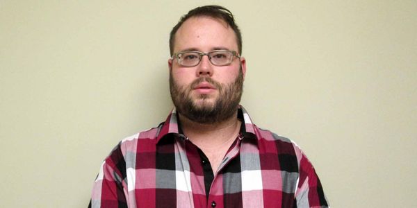 Simon Drouin a été arrêté par la police de Saint-Jérôme dans une résidence d'Arundel, le 11 février 2016.