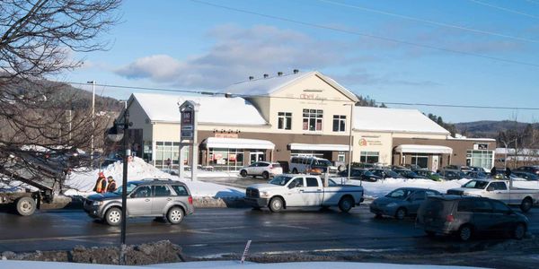 La circulation était au ralenti sur le boulevard de Sainte-Adèle, mais c'était pour combler des nids-de-poule, l'après-midi d
