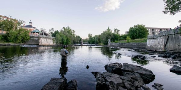 Pêche à la mouche sur la rivière du Nord, sous le pont Castonguay, à Saint-Jérôme, le 28 août 2015.