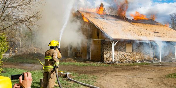 Une simulation d'incendie était organisée à cette maison de la 2e rue à Sainte-Sophie, le 7 mai 2016.